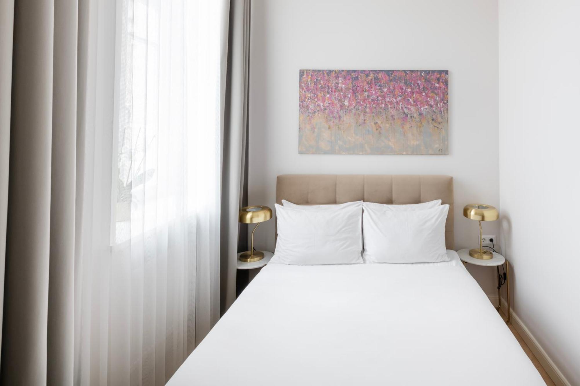 Grand Crown Aparthotel VNO Exterior photo